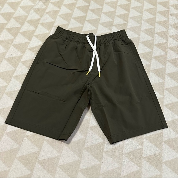 NWOT olivers apparel all over shorts 9.5” army green - Picture 1 of 2